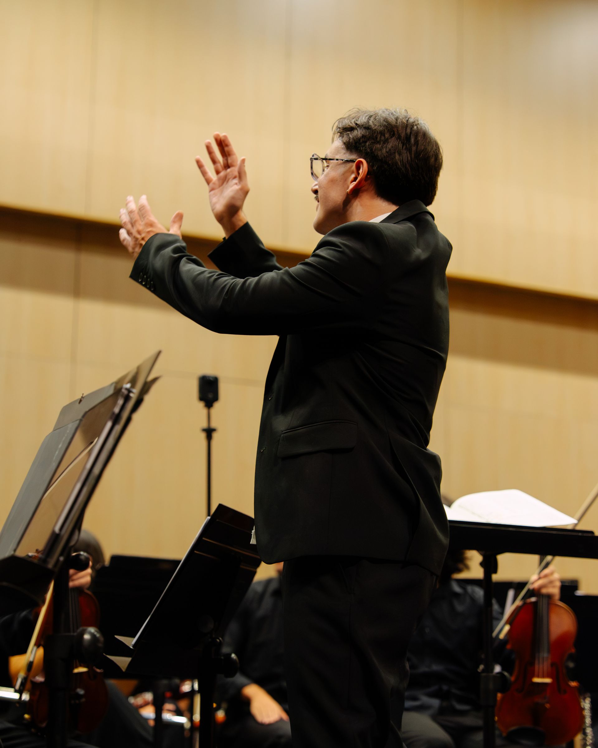 Guillermo López Calleja conducting