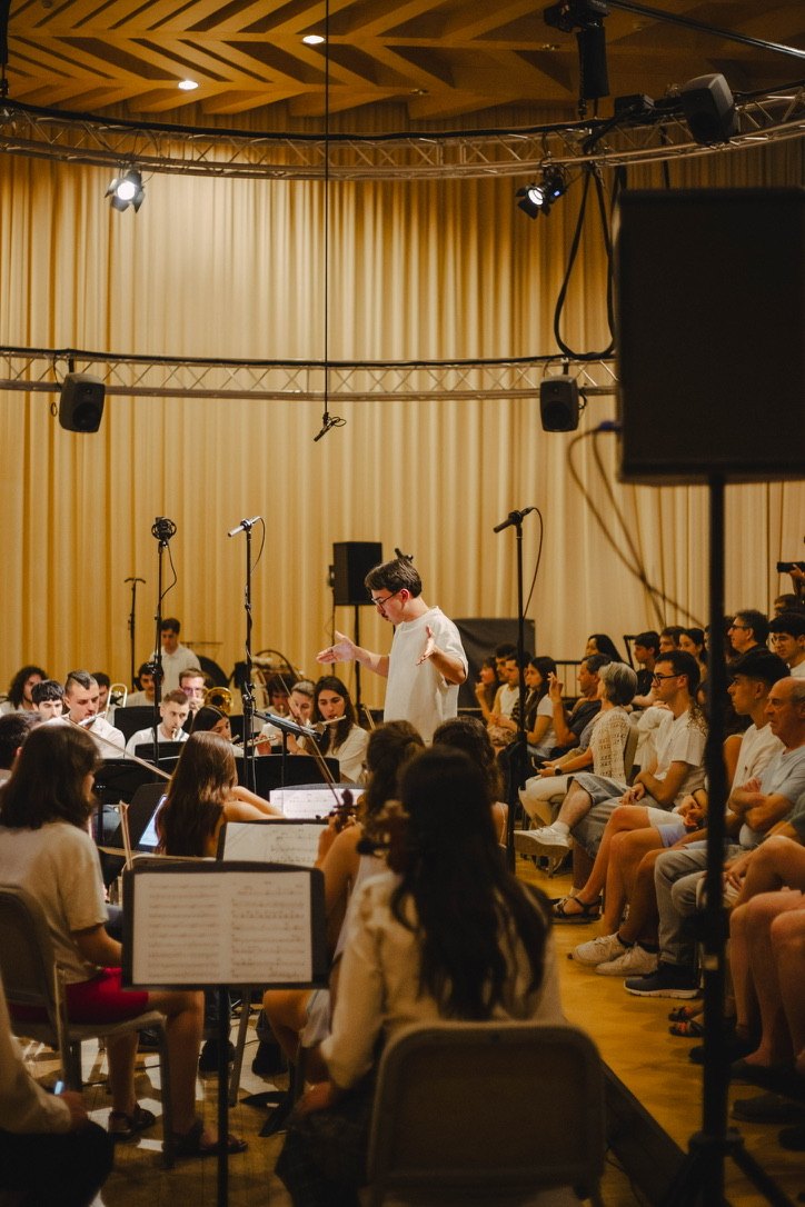 Guillermo López Calleja conducting EGO before the audience